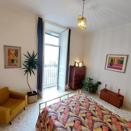 Palazzo Carafa Di Montorio Bed & Breakfast Neapel