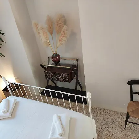 Palazzo Carafa Di Montorio Bed & Breakfast 4*