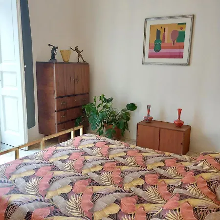Bed & Breakfast Palazzo Carafa Di Montorio 4*