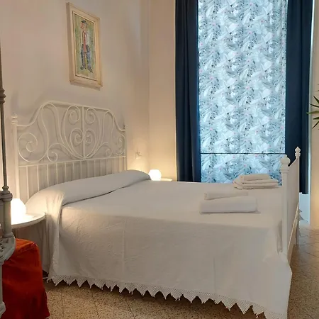 Bed & Breakfast Palazzo Carafa Di Montorio Naples